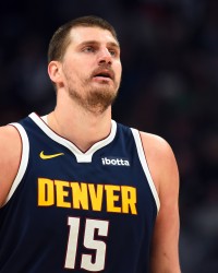 KAIYUNAPP-这也太夸张了！掘金VS爵士末节罚球对比：21罚20中与3罚3中