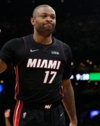 开云APP-【流言汇总】P.J.塔克成香饽饽 马刺对穆雷要价曝光