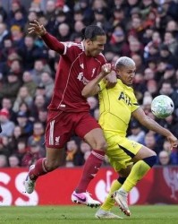 开云体育-天空：如今的利物浦完全无法掌控比赛，锋线和后防问题都很大